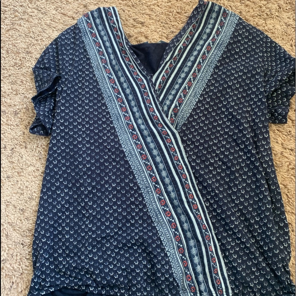 ✨💙Navy flown top with flower patterns💙✨